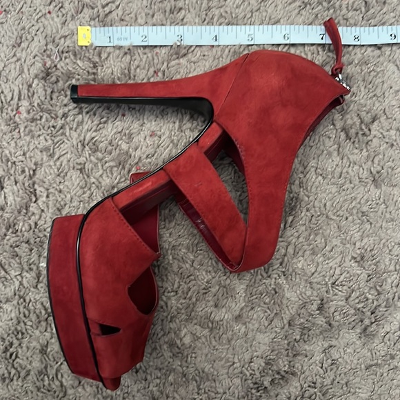 Sexy, strappy red heels - Picture 8 of 8